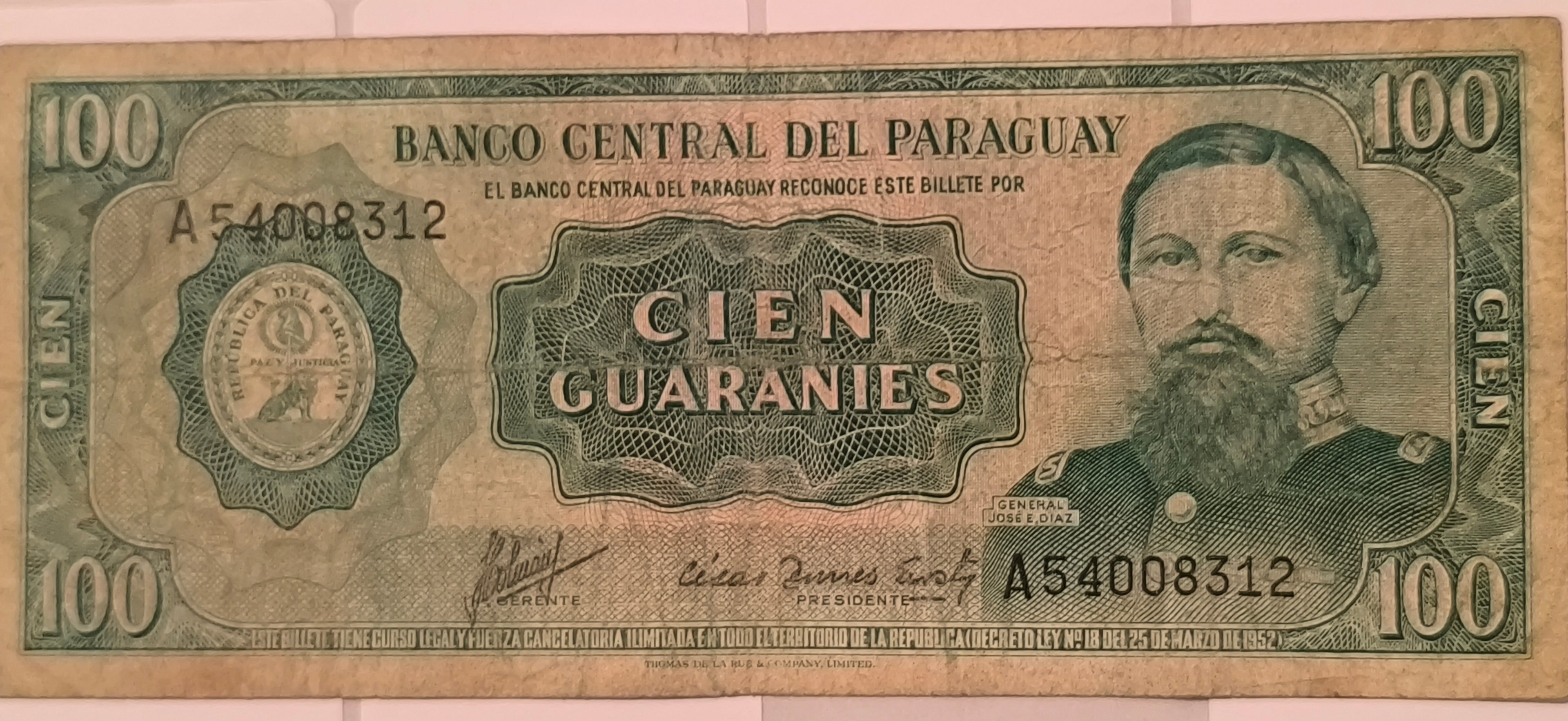 100 Guaraníes, emitido originalmente bajo la ley del 25 de marzo de 1952.