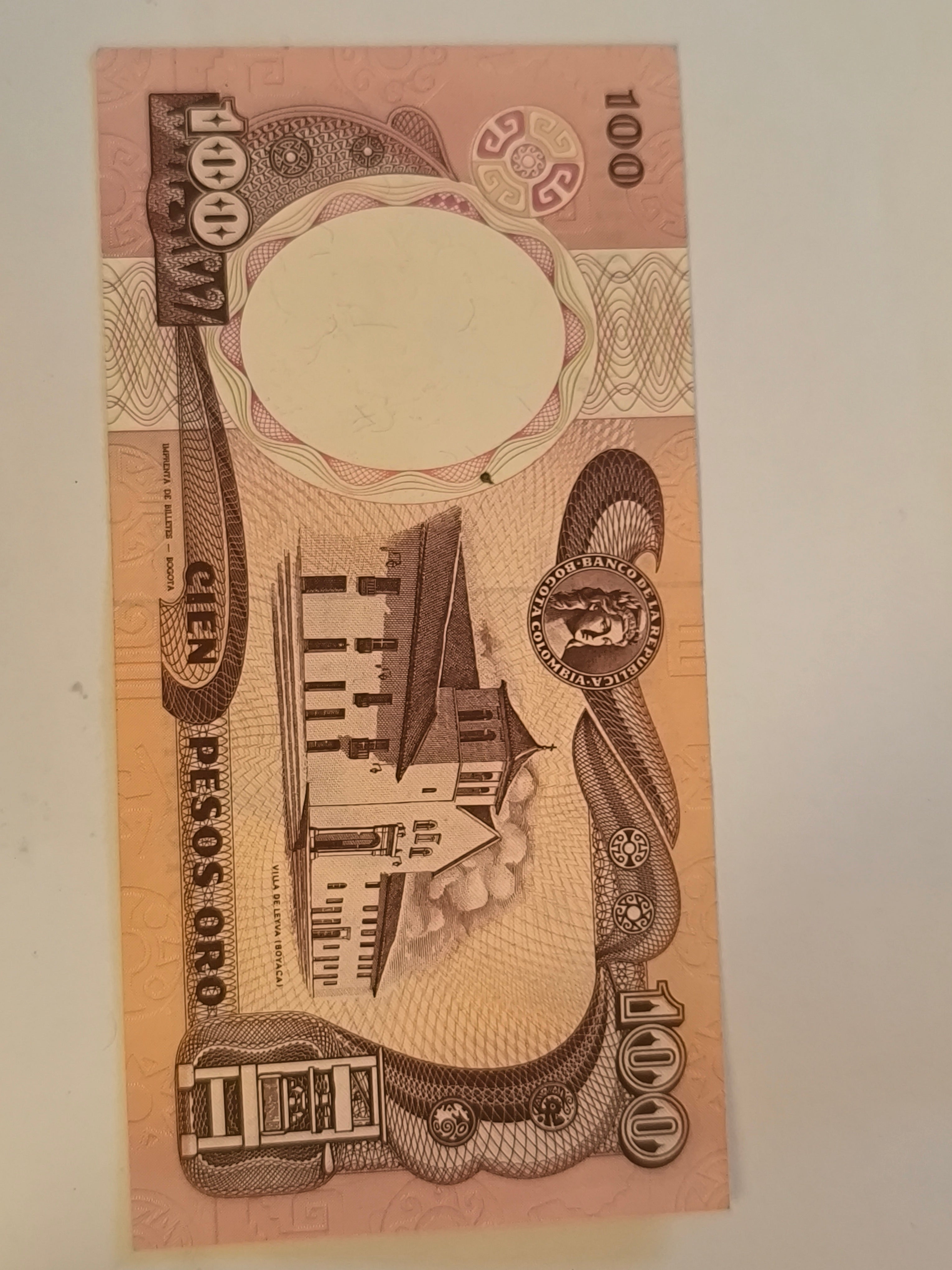 100 Pesos Oro de Colombia, emitido por el Banco de la República el 10 de enero de 1990.